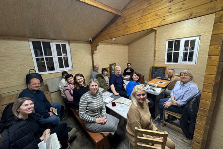 В Пантелеимоновском храме г. Батайска еженедельно проходят занятия Библейского клуба.