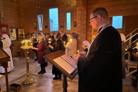 Понедельник первой седмицы Великого поста. Великое повечерие с чтением покаянного канона преподобного Андрея Критского.