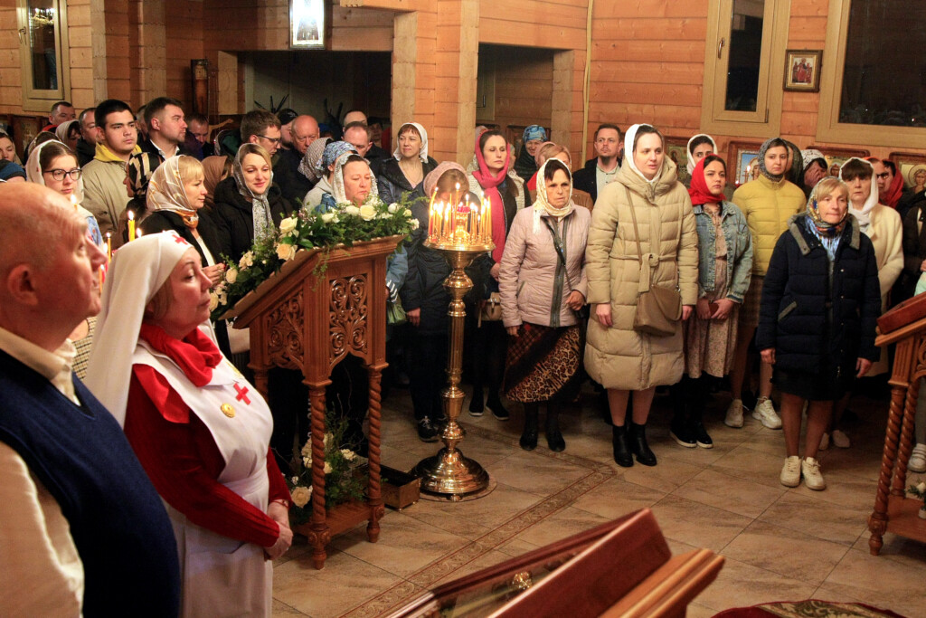 Божественная Литургия в праздник Светлого Христова Воскресения в нашем храме.