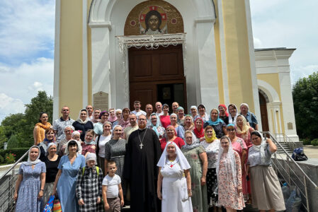 Прихожане Пантелеимоновского храма г. Батайска совершили паломническую поездку в сл. Петровка