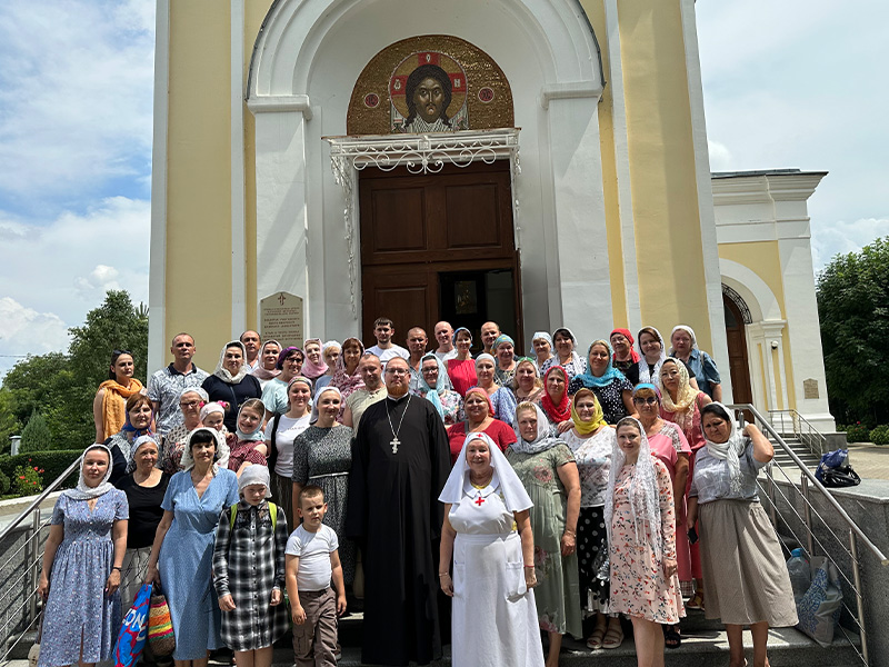 Прихожане Пантелеимоновского храма г. Батайска совершили паломническую поездку в сл. Петровка