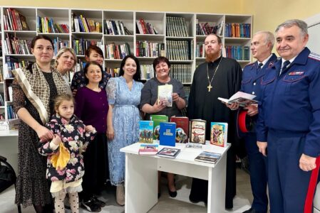16 ноября 2025 года в 13:00 в Библиотеке № 2 имени А.П. Чехова прошла встреча с партнёрами проекта «Семья и вера – наша сила». Участие приняли представители Южного федерального университета, а также местных казачьих объединений.