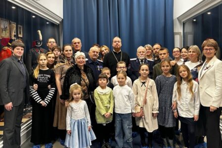 Воспитанники воскресной школы Пантелеимоновского храма г. Батайска посетили выставку «Донская казачья гвардия»
