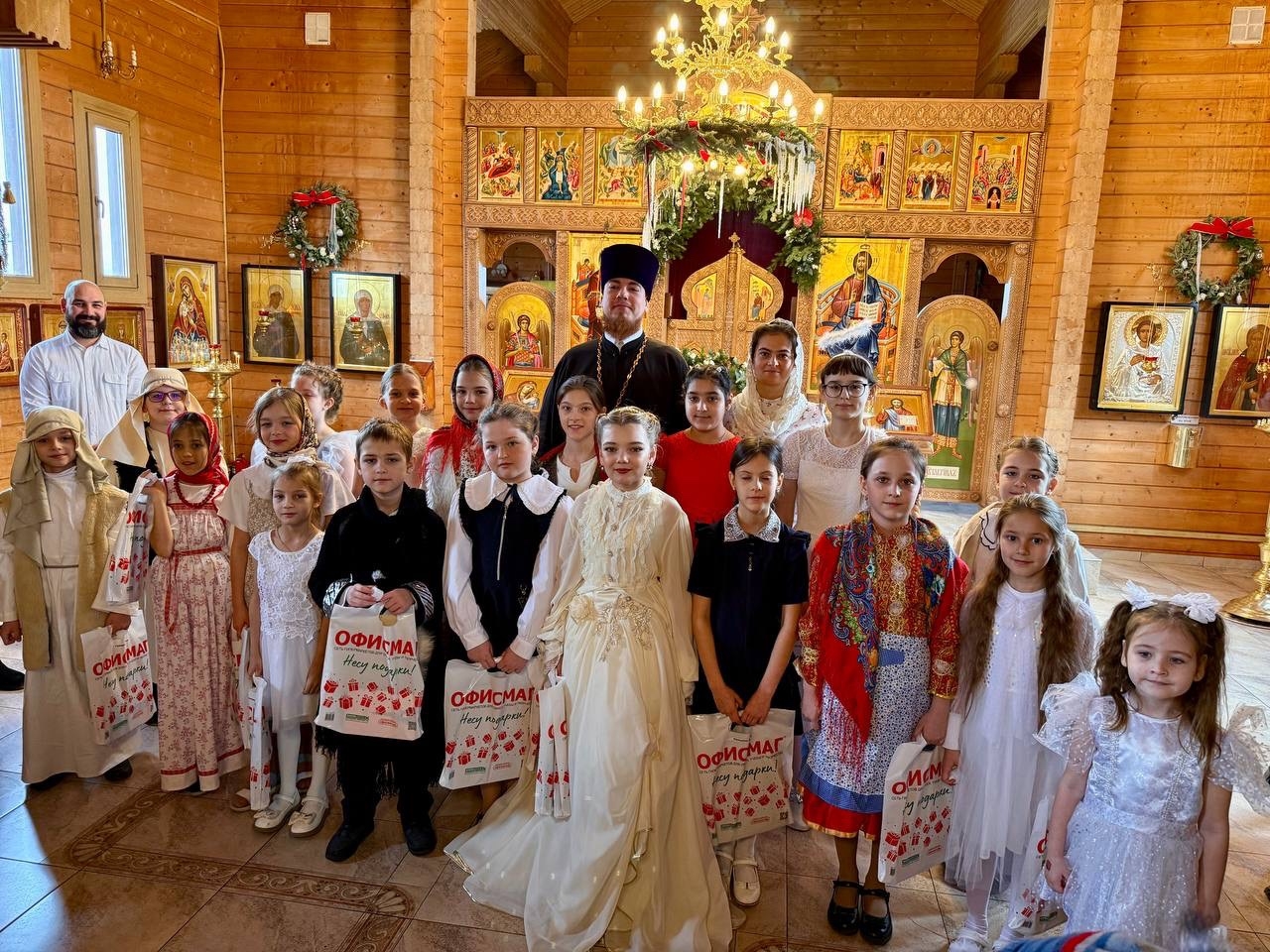 7 января в Пантелеимоновском храме г. Батайска состоялся Рождественский утренник