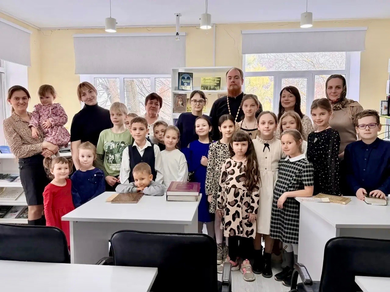 Для воспитанников воскресной школы нашего Пантелеимоновского храма г. Батайска состоялось путешествие в историю русской духовности.