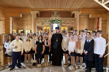 Учащиеся 7 класса СОШ №4 посетили Пантелеимоновский храм города Батайска