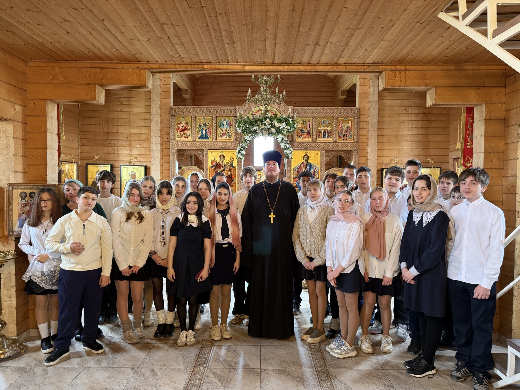 Учащиеся 7 класса СОШ №4 посетили Пантелеимоновский храм города Батайска