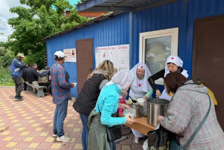 Воскресное еженедельное кормление нуждающихся Пантелеимоновского храма