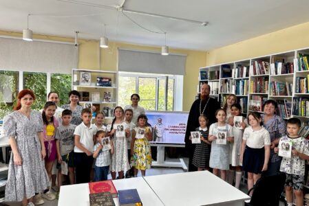 В городской библиотеке имени А. П. Чехова города Батайска состоялась встреча, посвященная святым равноапостольным Кириллу и Мефодию и Дню славянской письменности и культуры.