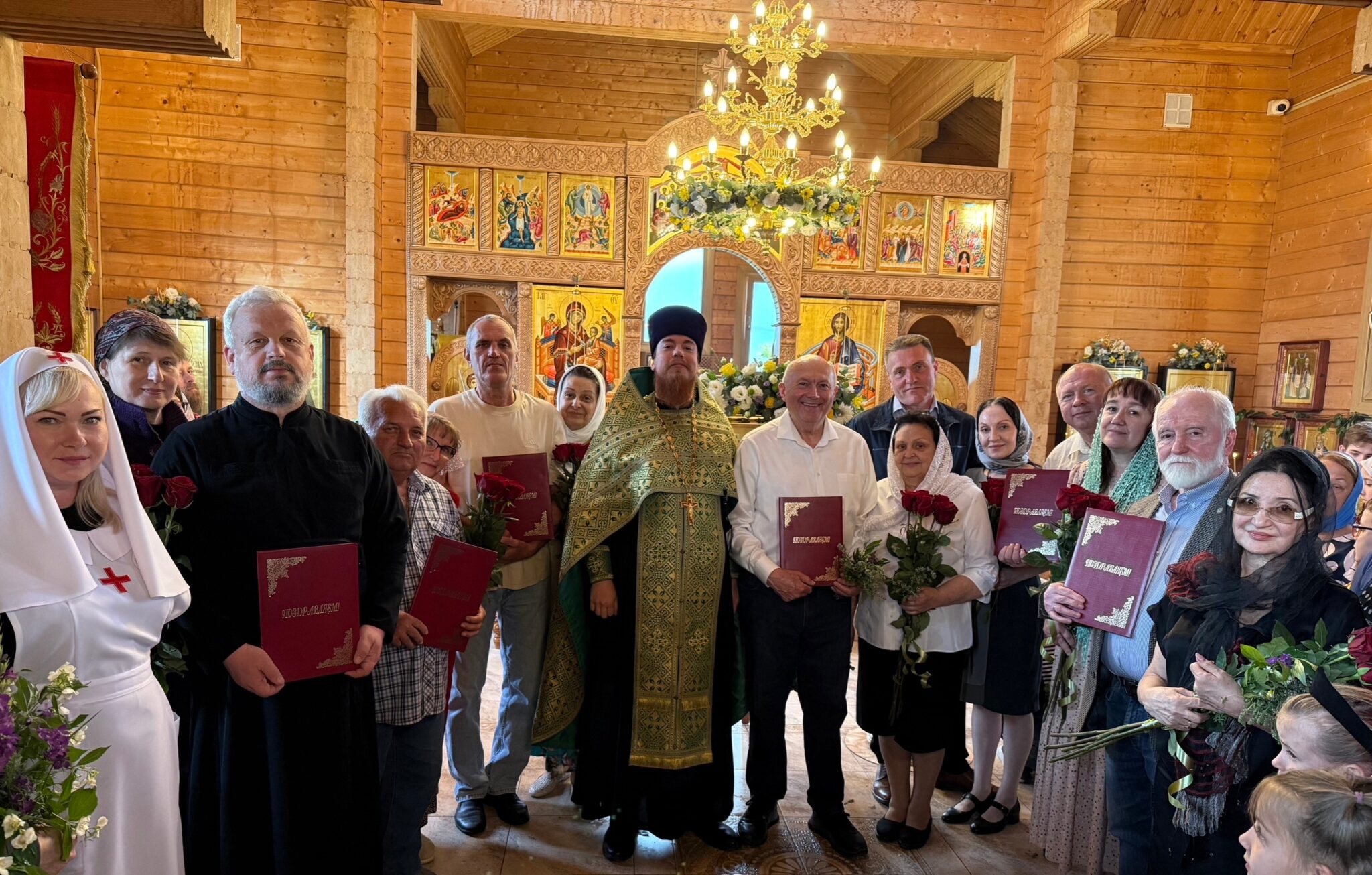 В рамках Всероссийской недели семьи «7Я Фест» в нашем храме поздравили супругов проживших в браке более 30 лет