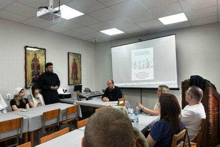 В Пантелеимоновском храме состоялась беседа с настоятелем иереем Евгением Михайловым о духовном воспитании детей