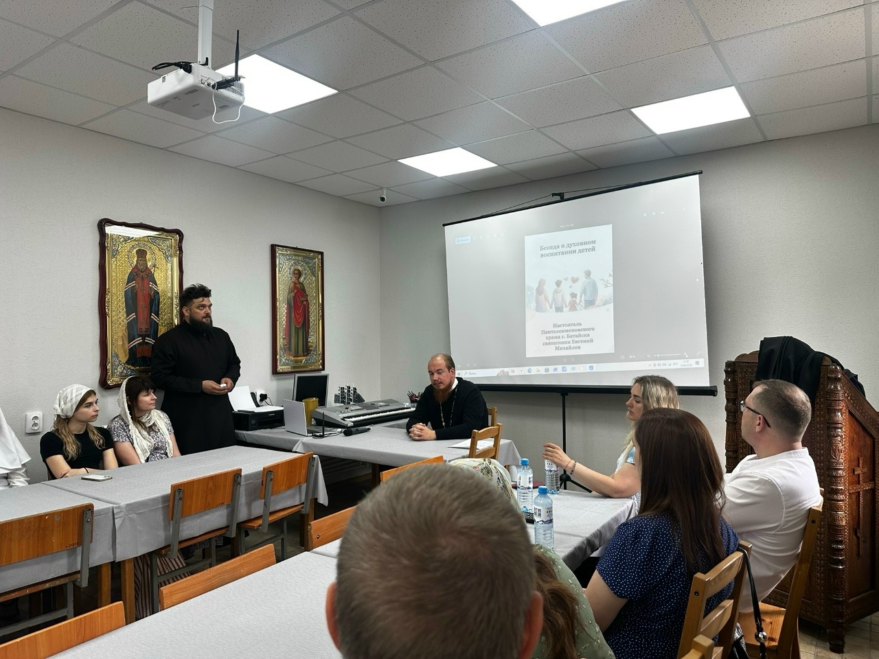 В Пантелеимоновском храме состоялась беседа с настоятелем иереем Евгением Михайловым о духовном воспитании детей