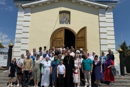 Прихожане Пантелеимоновского храма совершили паломническую поездку к святыням города Таганрога