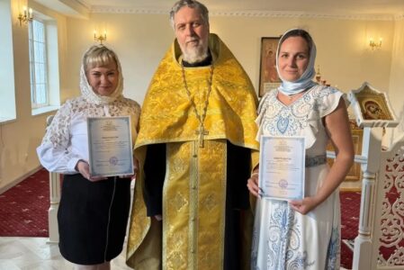 Помощник настоятеля по социальному служению и преподаватель воскресной школы получили свидетельства об окончании двухлетних Богословских курсов при Донской Духовной Семинарии