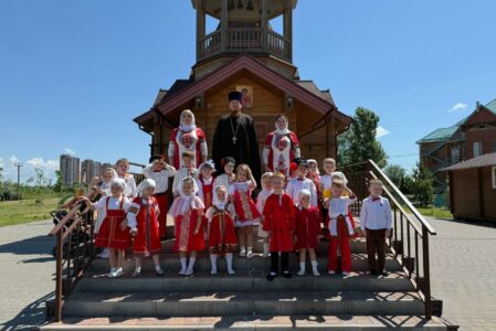 Воспитанники детского сада №45 «Тополек» посетили Пантелеимоновский храм города Батайска